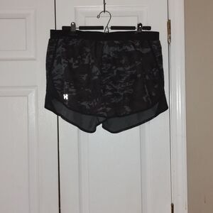 Under Armour black  gray camo  loose running shorts  Sz XL